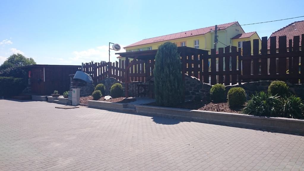 Penzion Jaroš Popuvky Esterno foto